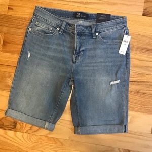 NWT Gap Denim Bermuda Shorts, Size 6/28